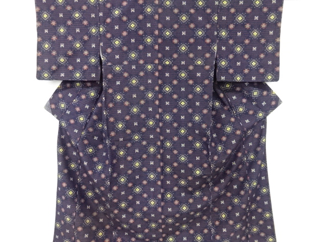 リサイクル　未使用品　亀甲に絣柄織り出し手織り紬着物